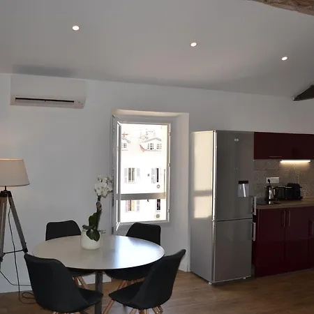 2 Pieces Vagliano Apartment *